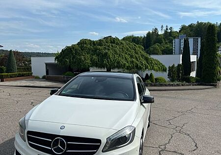 Mercedes-Benz 220 AMG