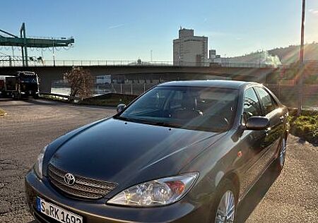 Toyota Camry 3.0 V6 Executive (viele Teile neu!)