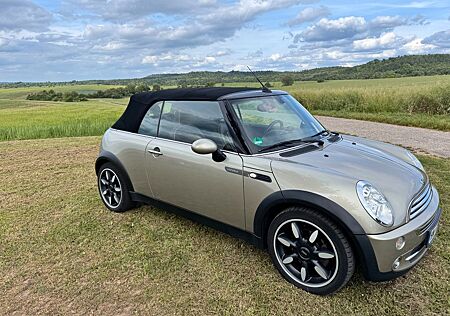 Mini Cooper Cabrio Sidewalk