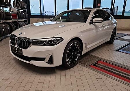 BMW 530d Lim. xDrive Luxury Line ACC RFK AHK STHZ HK