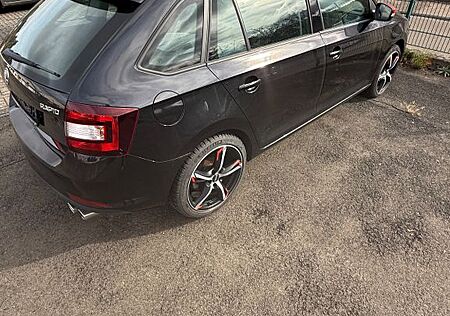 Skoda Rapid 1.2 TSI Cool Ed Red & Grey schwarz Spa...