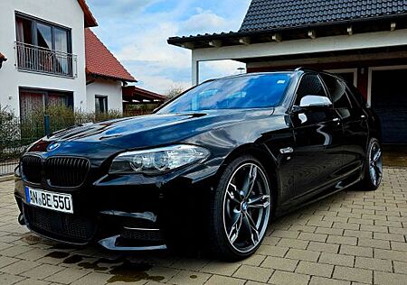 BMW M550d xDrive Touring Fond Entertainment