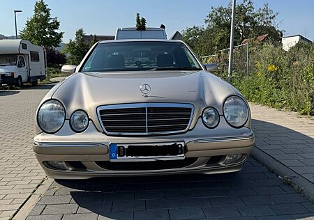 Mercedes-Benz 240 E240