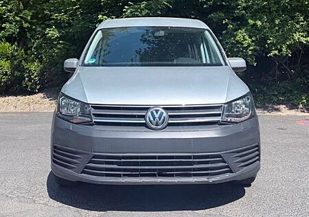 VW Caddy Volkswagen Transporter mit Rollstuhlrampe