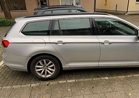 VW Passat Volkswagen Unfallfrei 1.6 TDI SCR DSG Business