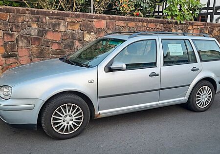 VW Golf Volkswagen IV 1,6 Comfortline Variant inkl. AHK !!!