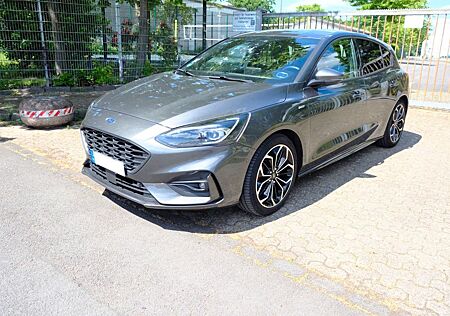 Ford Focus Top-gepflegter ST-Line X, Werksgarantie
