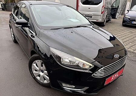 Ford Focus Titanium/Navi/Temp/SHZ/LHZ/Klima/PDC/Alu/U