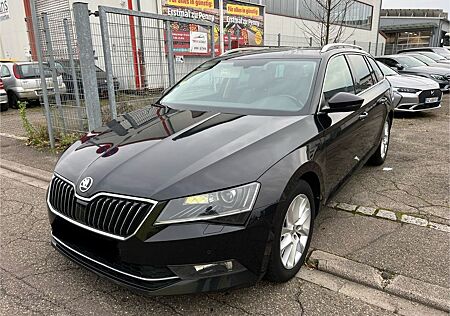 Skoda Superb Combi Style 2.0TDI 150 DSG Leder/Xenon