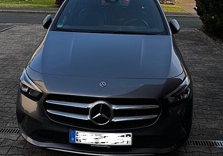 Mercedes-Benz B 180 DCT -