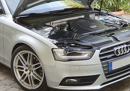 Audi A4 Avant 3.0TDI Quattro/S-Line/DSG/Pano/AHK