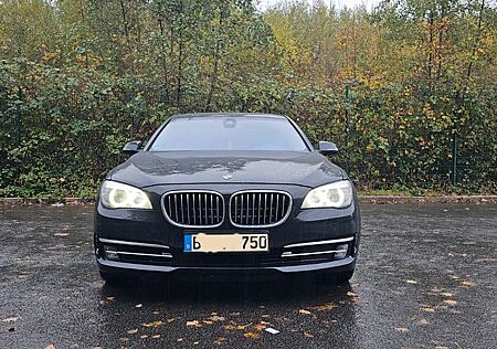 BMW 750d xDrive - Fahrwerk und Inspektion neu