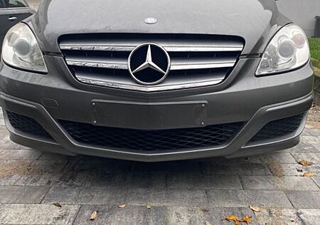 Mercedes-Benz B 200 -