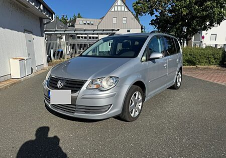 VW Touran Volkswagen 2.0 TDI DPF Freestyle Freestyle 7Sitzer