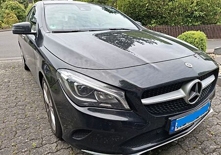 Mercedes-Benz CLA 180 - Urban, Navi, ALU, metallic