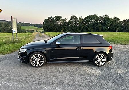 Audi S3 2.0 TFSI quattro - 300 PS