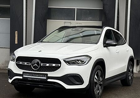 Mercedes-Benz GLA 200 Night LED Distronic Standheizung Kamera