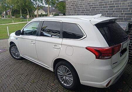 Mitsubishi Outlander 2.4, PHEV 4WD, Intro, AHK 2T Auflast.