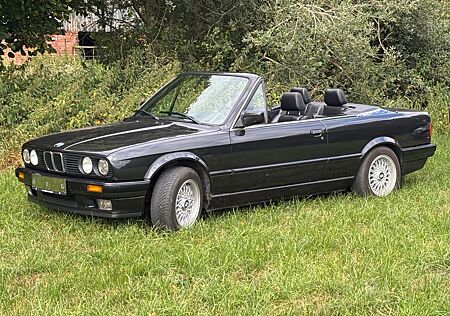 BMW 320 /6 E30 Cabriolet in Diamantschwarz