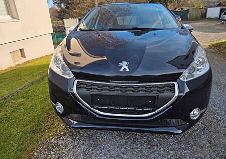 Peugeot 208 1.2 Style 82 VTi Klima Sitzheizung PDC