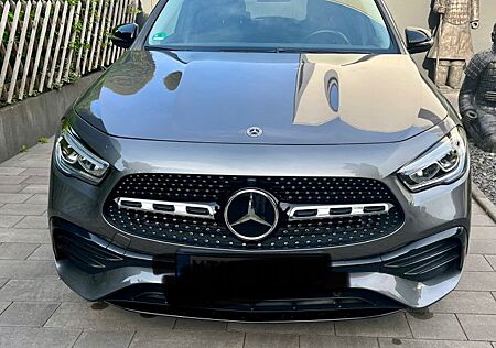 Mercedes-Benz GLA 250 4MATIC DCT -