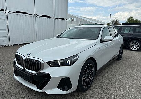 BMW 520d xDrive M Sport *HUD*360°*AHK*H&K*VOLL*