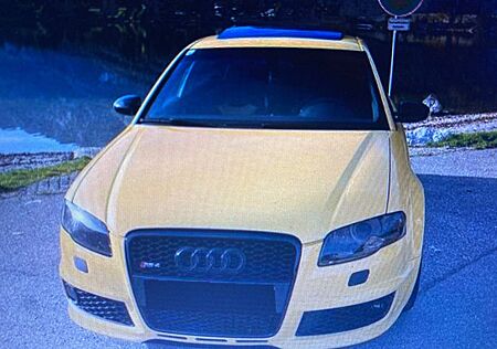 Audi RS4 4.2 quattro -