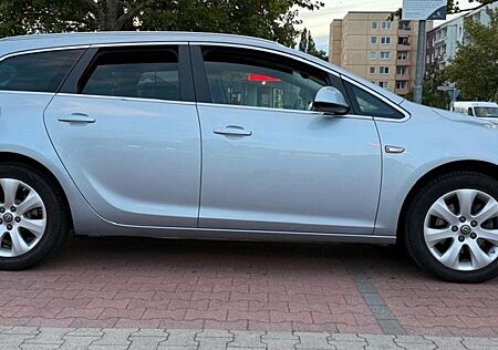 Opel Astra J Sports Tourer - Volleder/Navi /BT/Allu