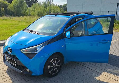 Toyota Aygo (X) Aygo 1,0 x-sky / Automatik / Schiebedach
