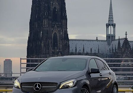 Mercedes-Benz A 200 2017 PEAK Edition AMG + Night-Paket