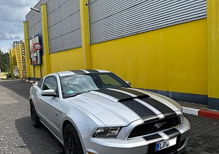 Ford Mustang V6 3,7L*Coupe*Shaker*BRC-Gasanlage*Leder