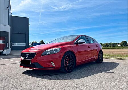 Volvo V40 D4 Geartronic / R-DESIGN / AUTOMATIK / AHK
