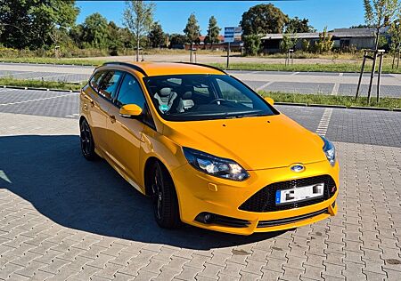 Ford Focus 2,0 EB ST Leder-Exklusiv-Paket Turnier ST