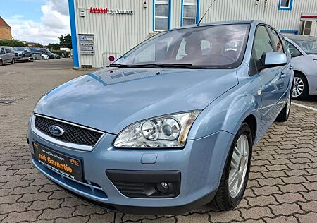 Ford Focus Turnier Ghia / TÜV Neu