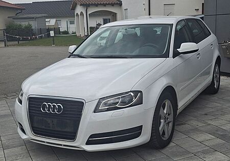 Audi A3 Sportback 1.6 TDI Attraction/Klimaauto/Xenon!
