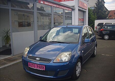 Ford Fiesta Connection 4 türig wenig Kilometer