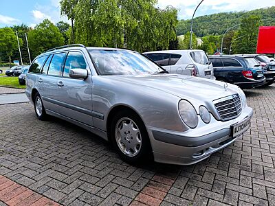 Mercedes-Benz E 220 CDI T CLASSIC