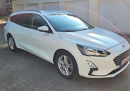 Ford Focus Turnier*Cool & Connect*AHK*KAMERA*NAVI*ALU