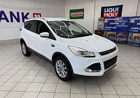 Ford Kuga Titanium *LEDER*NAVI* PDC* 1.HAND*