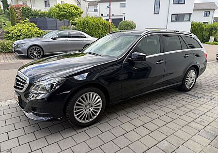 Mercedes-Benz E 250 BlueTEC 4MATIC T AVANTGARDE Autom. AVA...