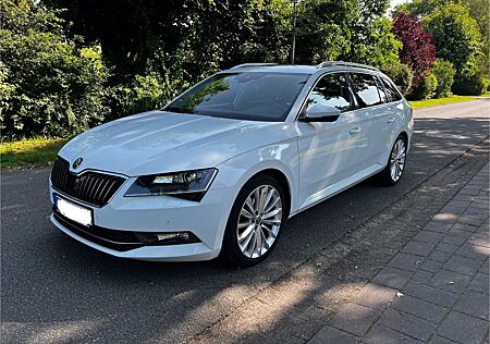 Skoda Superb 2.0 TDI DSG Style Combi Style