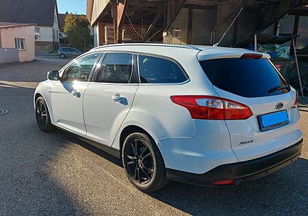 Ford Focus 1,6 Ti-VCT 77kW Champions Edit. Turnie...