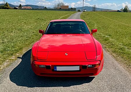 Porsche 944