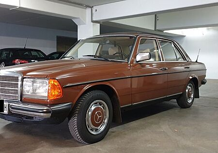 Mercedes-Benz E 230