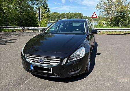 Volvo V60 D5 Geartronic Momentum