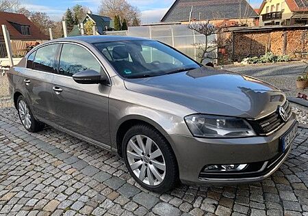 VW Passat Volkswagen 2.0 TDI 125kW Highline BlueMotion Tec...