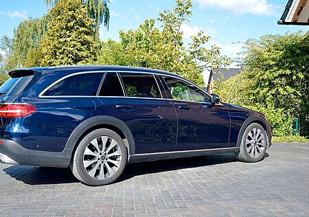 Mercedes-Benz E 220 d 4MATIC T All-Terrain mit MB 100 Garantie