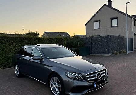 Mercedes-Benz E 220 E 220d T AVANTGARDE Autom. AVANTGARDE