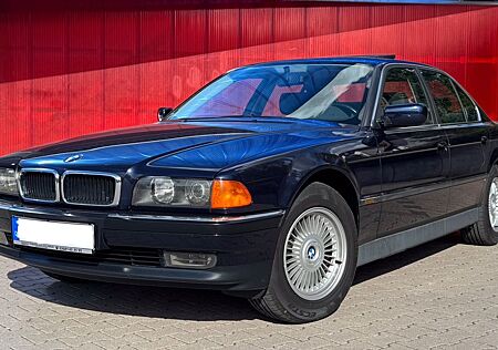 BMW 728i , Handschalter, top gepflegt