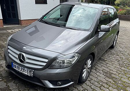 Mercedes-Benz B 180 -